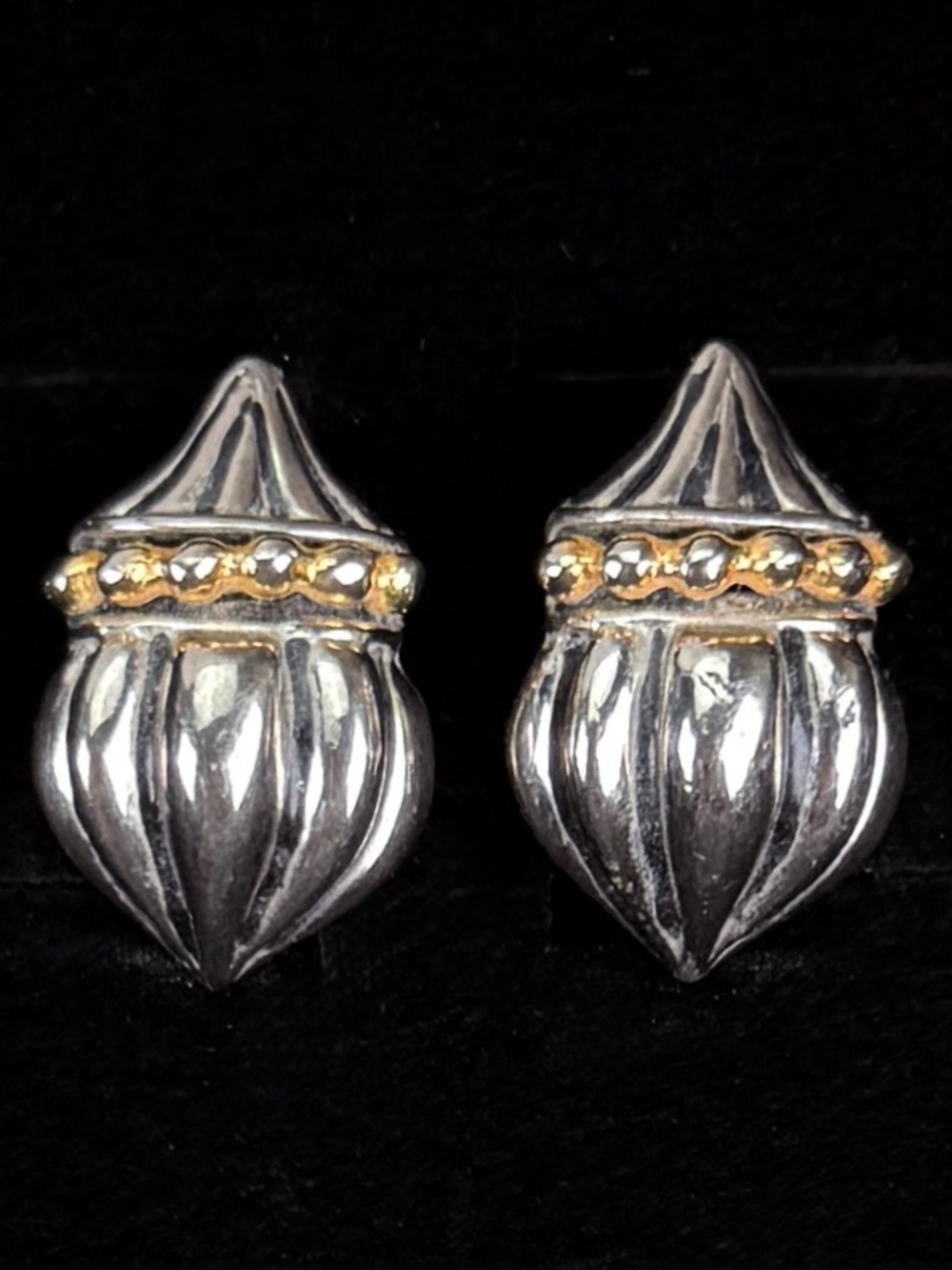 Vintage Two tone Silvertone and Goldtone Clip On Earrings